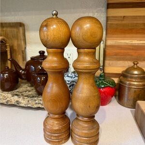 Natural Wood Pepper Mill and Salt Shaker Set